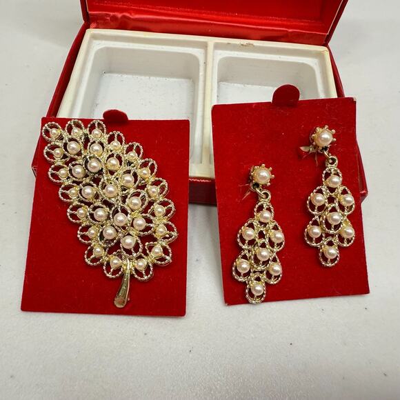 Vintage Camelot Collection Statement Brooch, Earrings gold tone faux pearls box - Picture 9 of 15